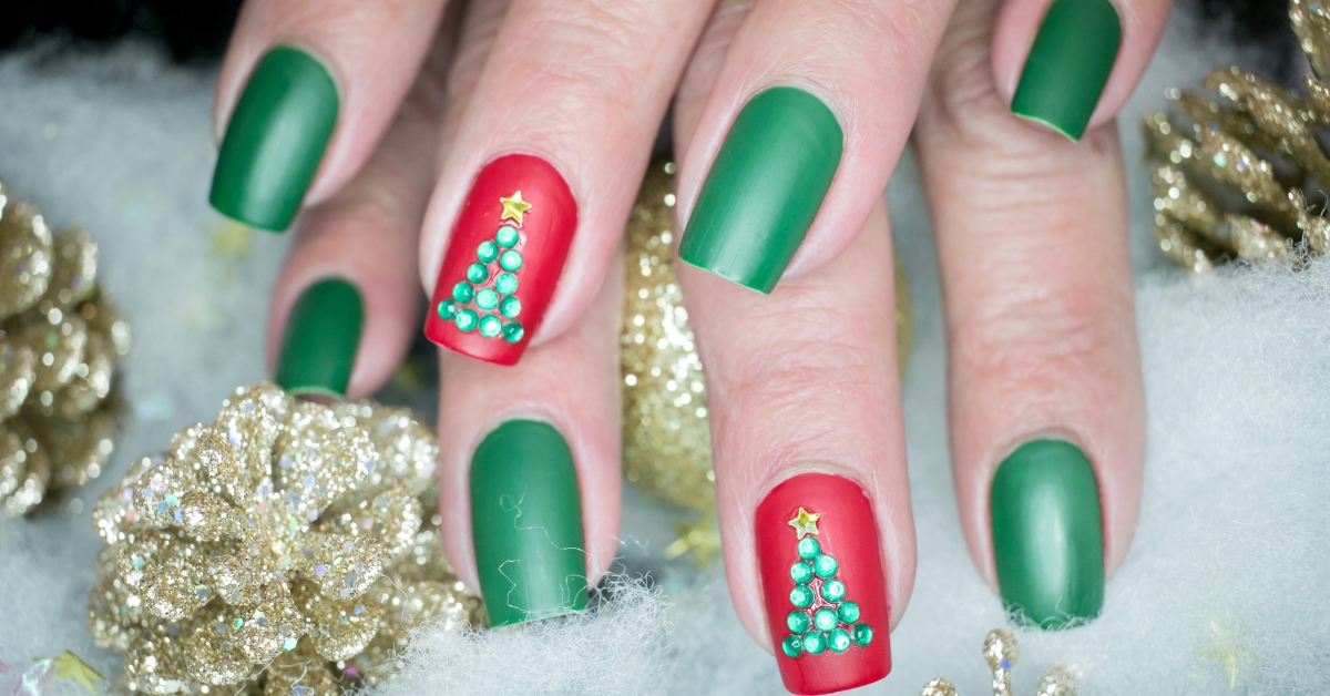 Festive Christmas Tree Nail Art