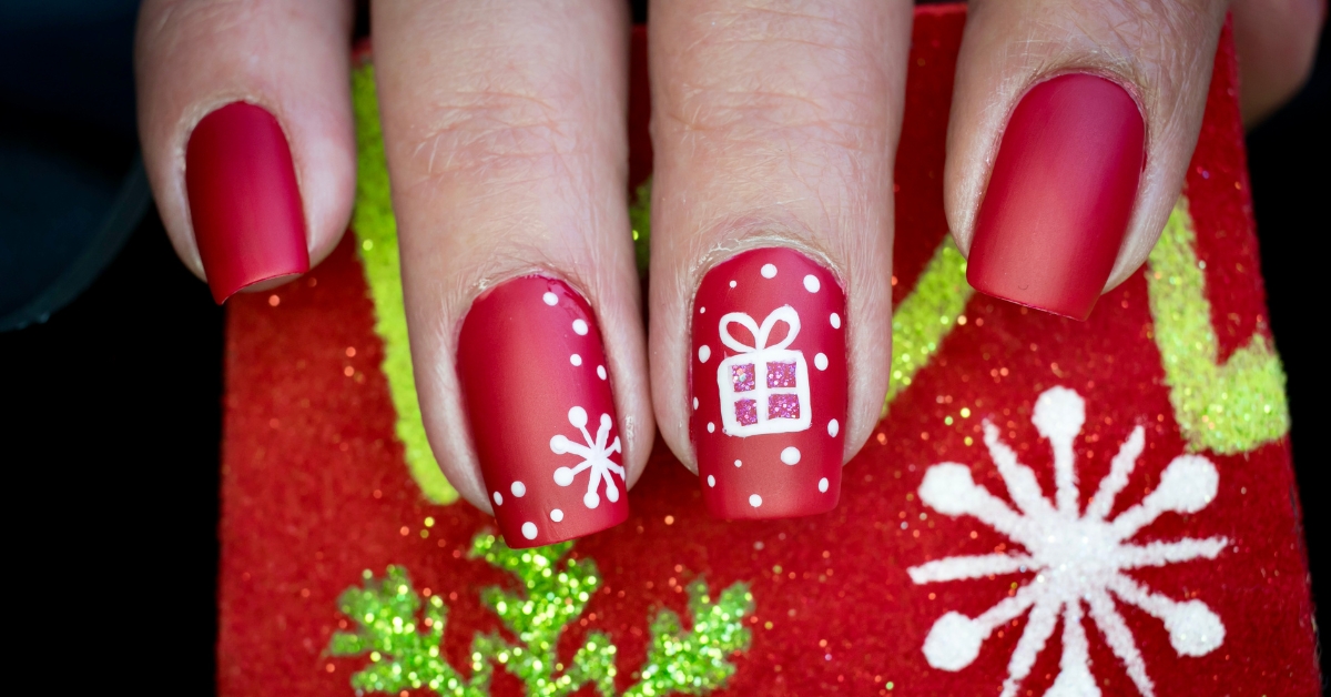 Red Christmas Gift Nail Art