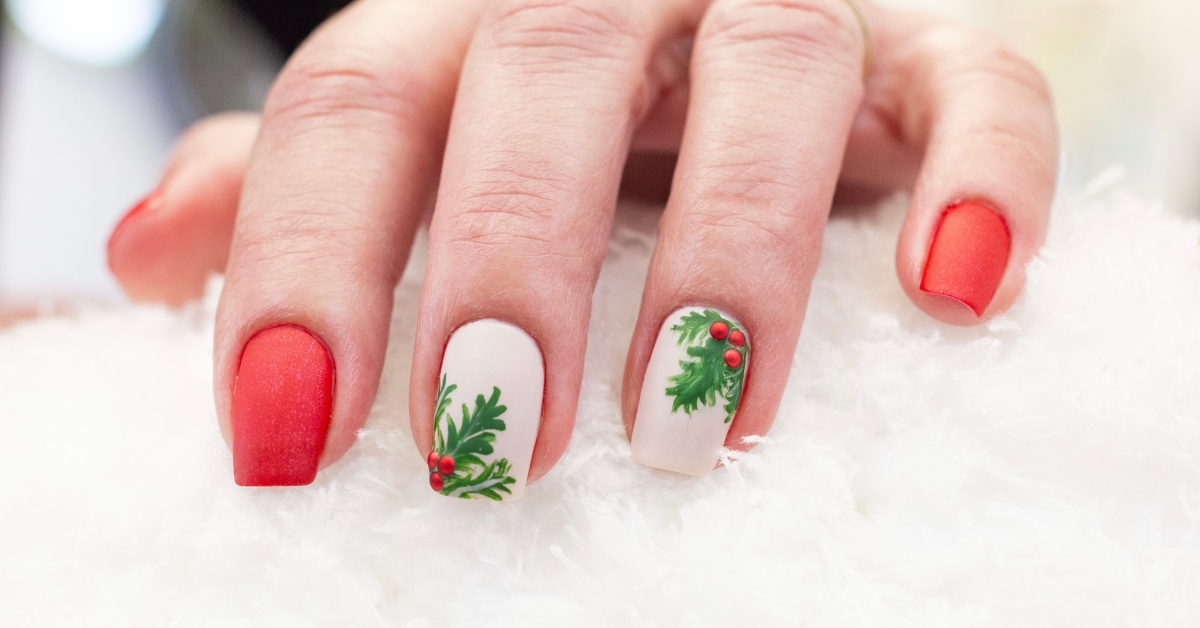 Red and Green Christmas Nail Art